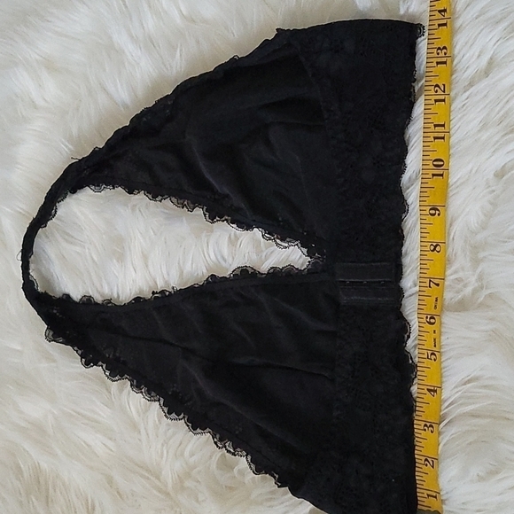 Sheer black lace bralette with adjustable hook and eye closure - Picture 11 of 11